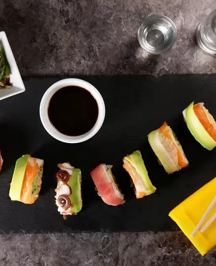 Sushi Arcoíris con Relleno de Tampico
