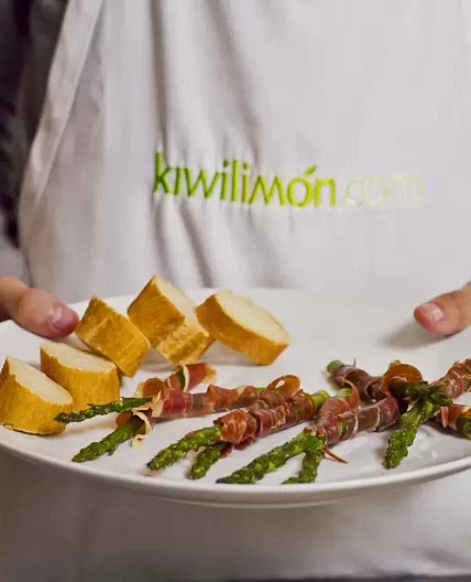 Rollitos de Espárragos con Jamón Serrano