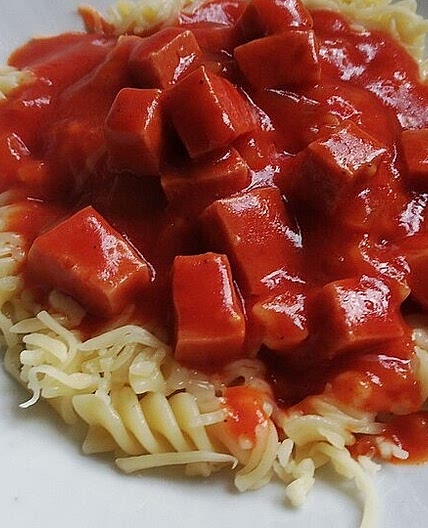 Tomatensoße mit Schinkenwurst