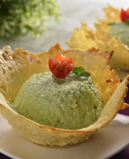 Mousse de Cilantro con Chicharrón de Queso