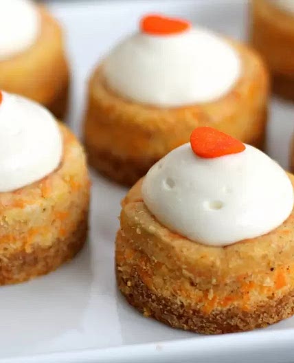 Mini Pastel de Zanahoria con Chocolate Bañado de Crema de Café