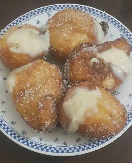 Buñuelos de Viento con Crema Pastelera