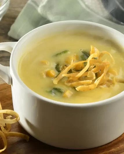 Crema de Elote con Rajas de Chilaca y Tortilla Frita