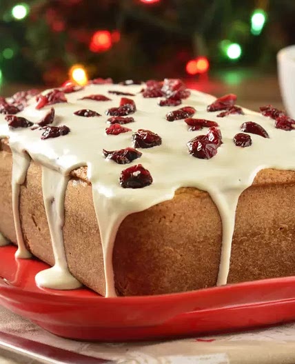 Panqué de Arándanos con Glaseado de Chocolate Blanco