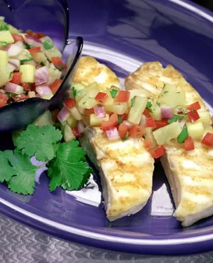 Salsa de Piña y Mango sobre Halibut a la Parrilla