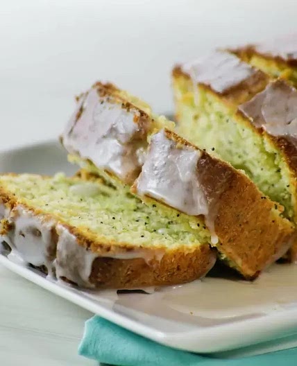 Panqué Esponjoso de Limón con Semilla de Amapola