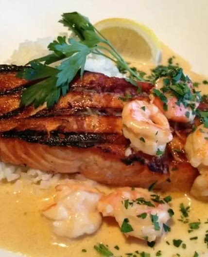 Salmón en Salsa de Camarón