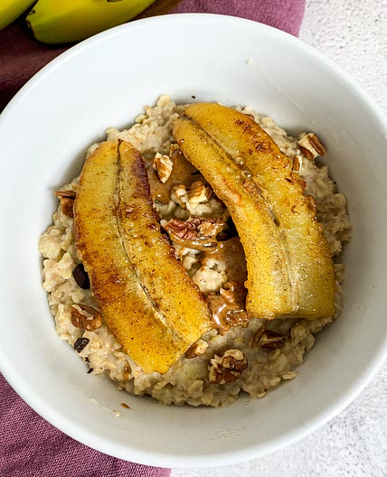 Caramelised banana porridge | With chocolate, pecans and almond butter