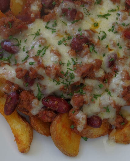 Loaded wedges with chilli con carne