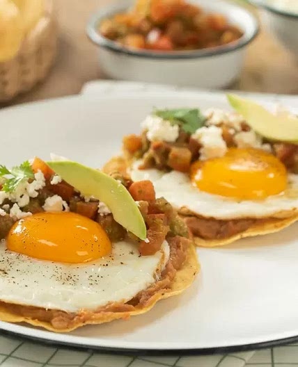 Tostadas de Huevo Ranchero