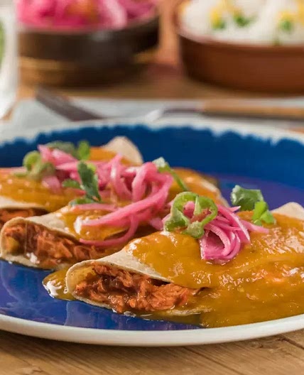 Enchiladas de Pollo Pibil en Salsa de Habanero