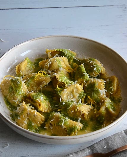 ITALIANO - Agnolotti di pollo con pesto e limone