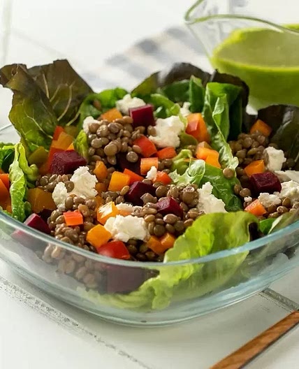 Ensalada de Lentejas con Betabel y Queso de Cabra