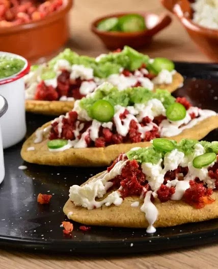 Tlacoyos de Frijol con Chorizo