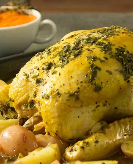 Pollo al Horno con Papas y Salsa de Jitomate en un Tiempo