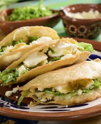 Quesadillas de Flor de Calabaza Fritas