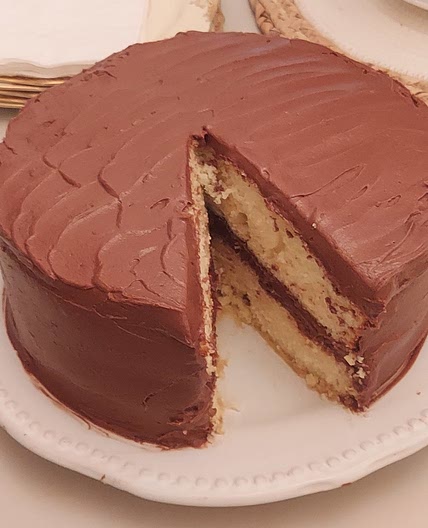Vanilla cake with chocolate buttercream