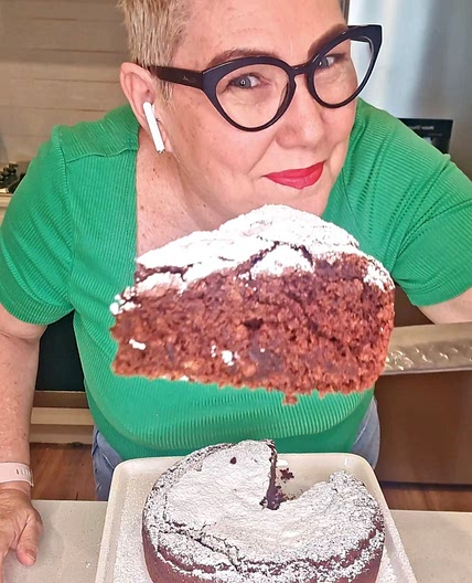 🍫 Indulge in my Egg-free and Dairy-free Chocolate Cake with this Super Easy Recipe! 🍰