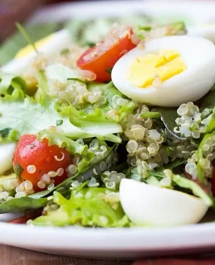 Ensalada de Quinoa con Huevo Duro