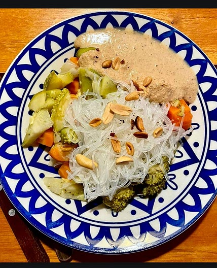 Steamed Veggies with Peanut Sauce