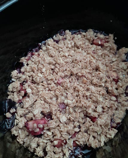 Crockpot Apple-berry crisp
