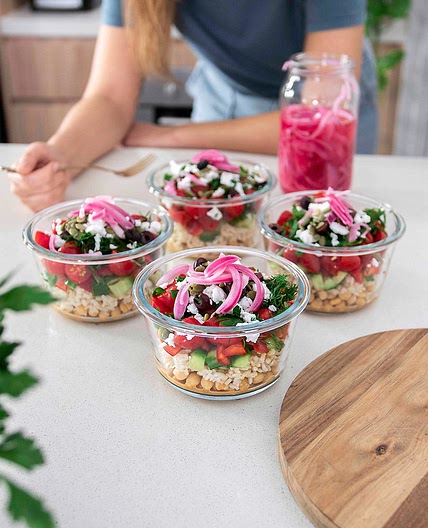 EASY BROWN RICE MEDITERRANEAN SALAD JAR (MEAL-PREP)