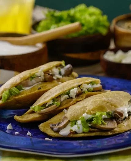 Quesadillas Fritas de Hongos