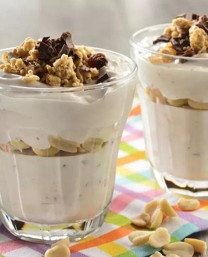 Yoghurt de Cacahuate con Granola