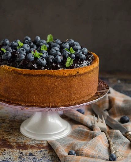 Cheesecake with blueberries