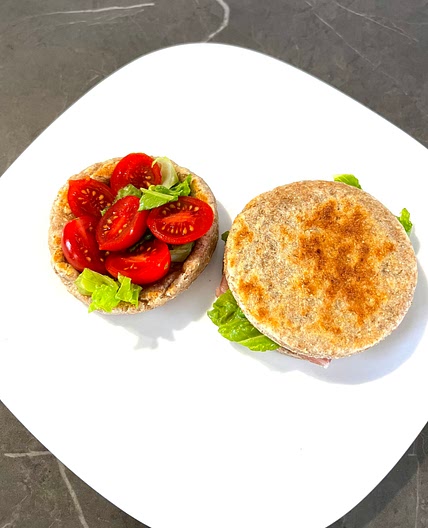 Salty Mini Pancakes-Sandwich: 3 ingredients & 20g of protein