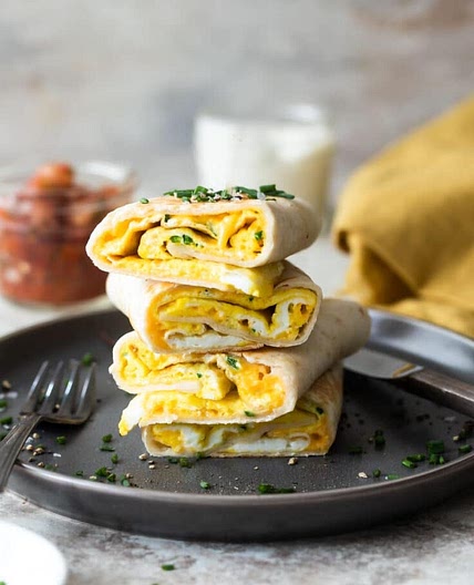 Egg burrito and chile