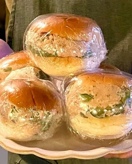 Making tuna sandwiches 참치샌드위치만들기