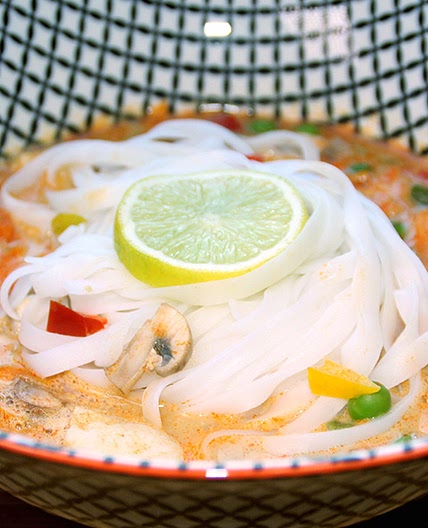 Soupe thaï au curry rouge 