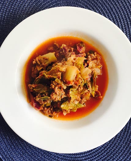 Cabbage, mince and tomato one pot wonder