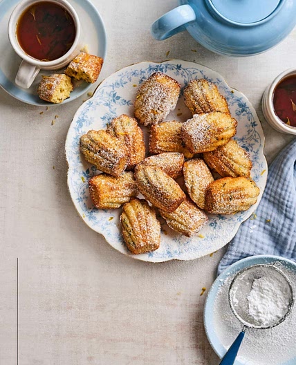 Earl grey and yoghurt madeleines 