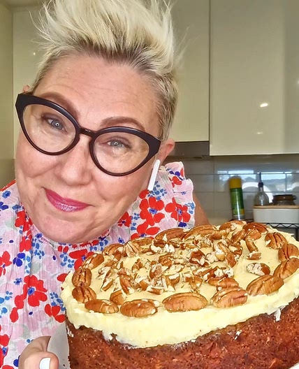Easy and delicious carrot cake recipe 