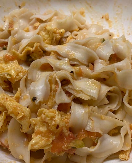 Tomatoes and eggs noodles