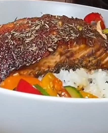 Gracie Norton's Salmon, Rice, Cucumber & Sweet Pepper Salad
