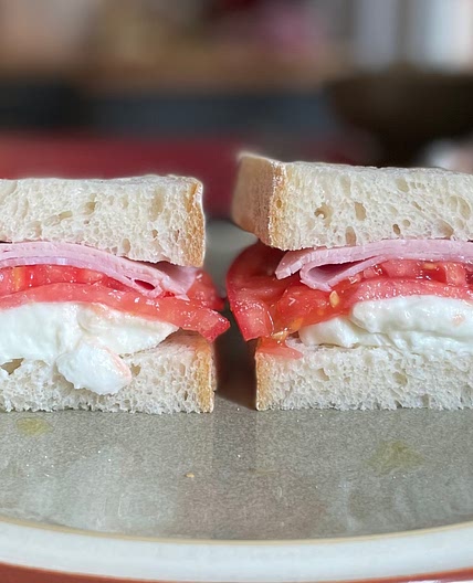Ham, buffalo mozzarella and tomatoes