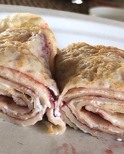 Raspberry and sour cream crepe bites 