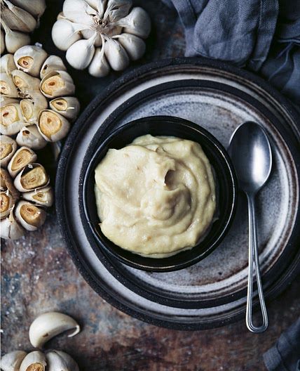 Macedonian Makalo: roasted garlic spread 