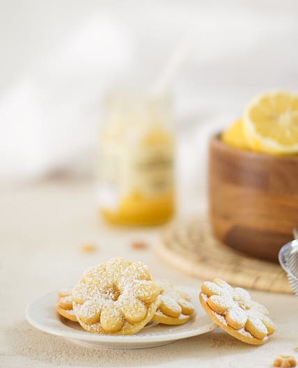 Butter Cookies with Lemon Curd