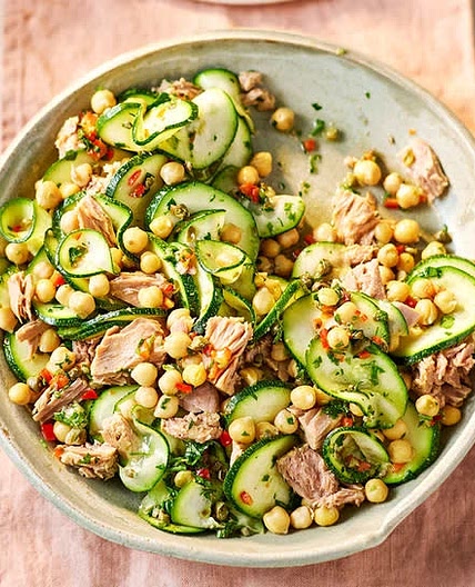 Spicy tuna, courgette & chickpea salad