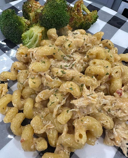 Crockpot Garlic Parm Chicken Pasta 