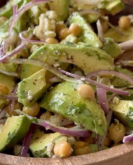 avocado chickpea salad