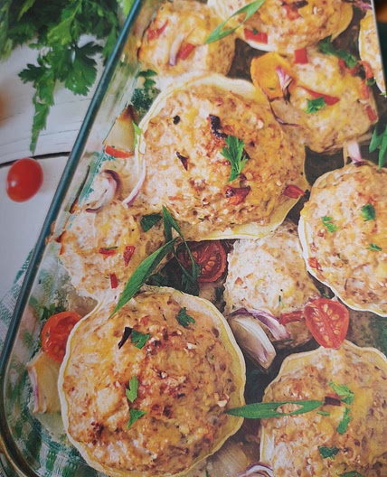 Gevulde bolcourgette met tonijn en gele paprika