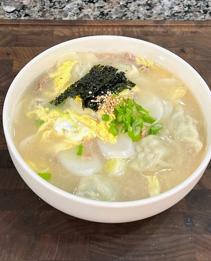 How to Make Korean Rice Cake Soup with Dumplings!