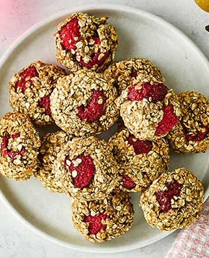 Raspberry, almond & oat breakfast cookies