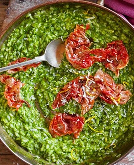Green spinach & lemon risotto with crispy prosciutto