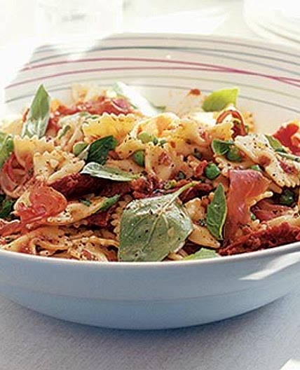Deli pasta salad
